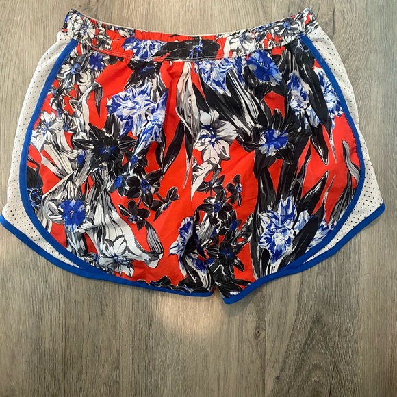 Nike Floral Tempo Dri-Fit running shorts, size small - Picture 4 of 4